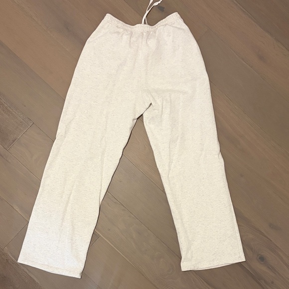 Brandy Melville Cream Sweatpants - Picture 4 of 4
